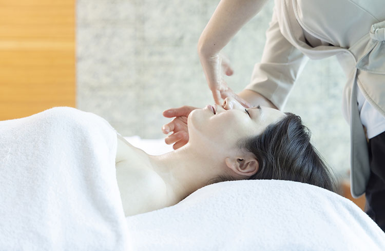 コンラッド東京限定「ハイドレーション オブ ザ ビッシーズ」～ヴァルモン新保湿ケア導入記念～